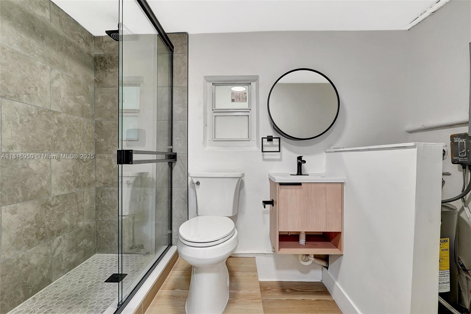 PALM LANE VILLA NO 4 - Residential Lease