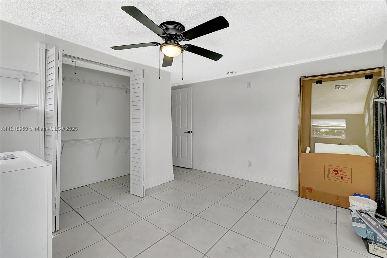 PALM LANE VILLA NO 4 - Residential Lease