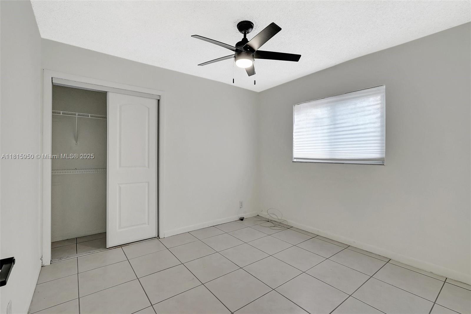 PALM LANE VILLA NO 4 - Residential Lease