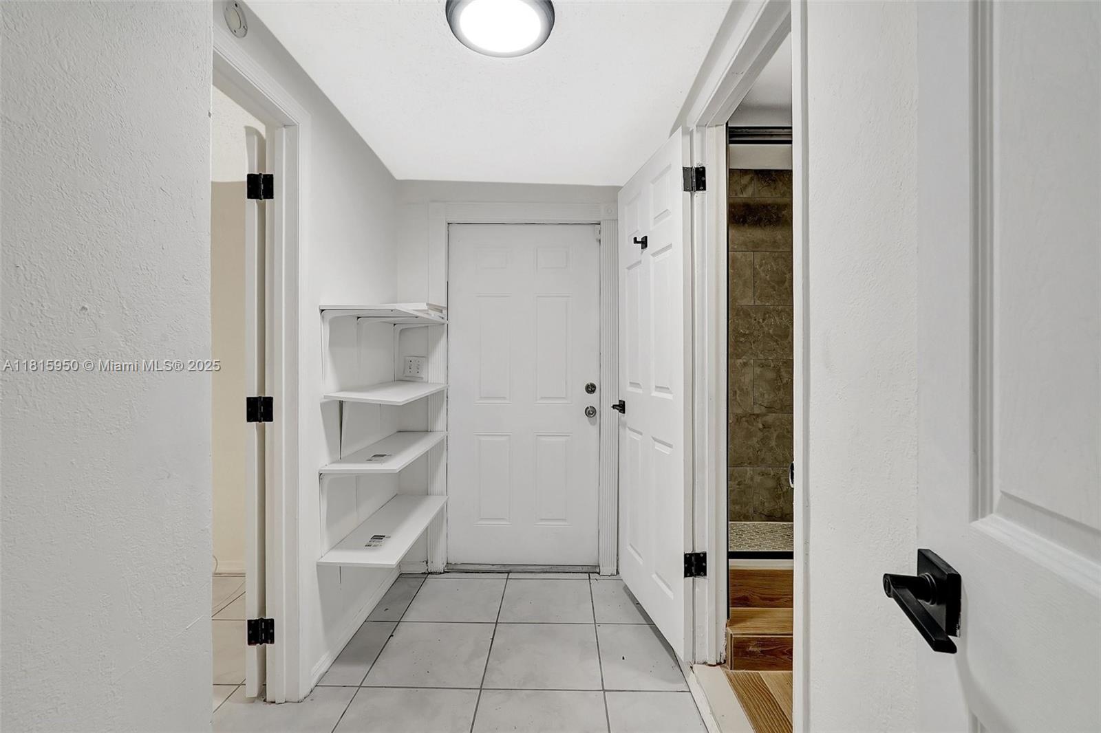 PALM LANE VILLA NO 4 - Residential Lease