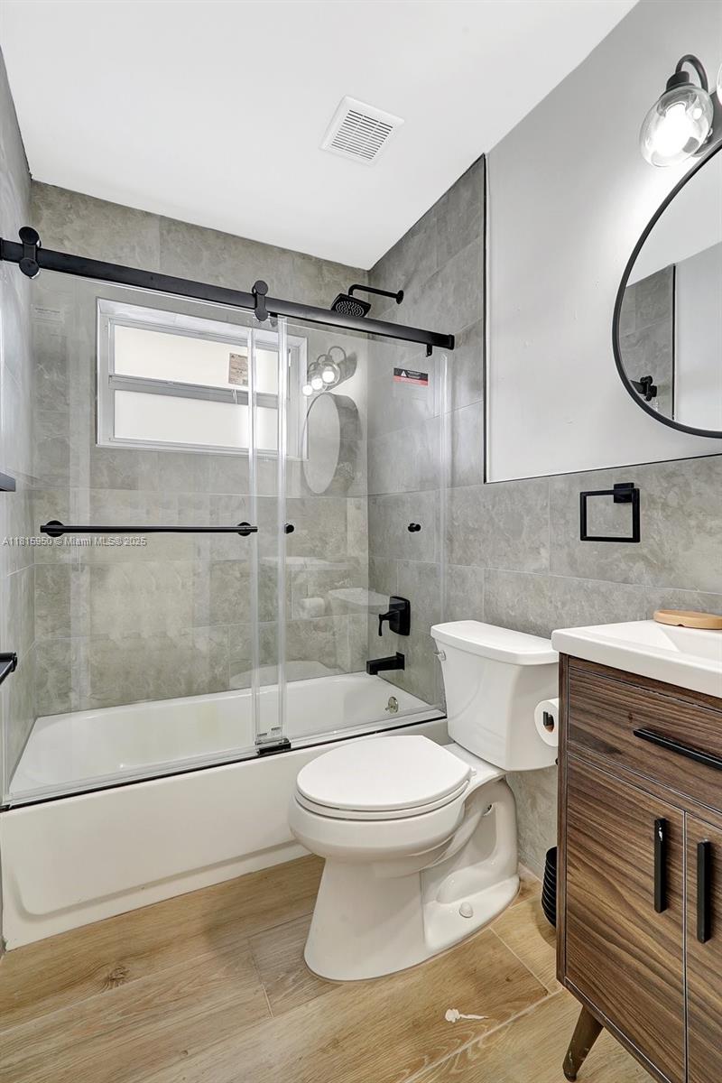 PALM LANE VILLA NO 4 - Residential Lease