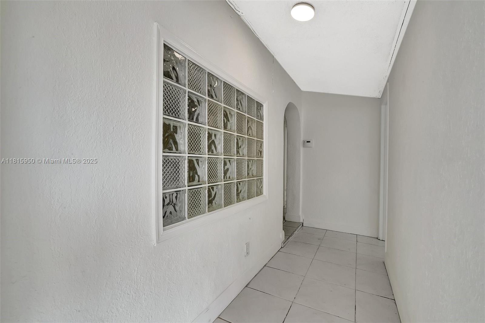 PALM LANE VILLA NO 4 - Residential Lease