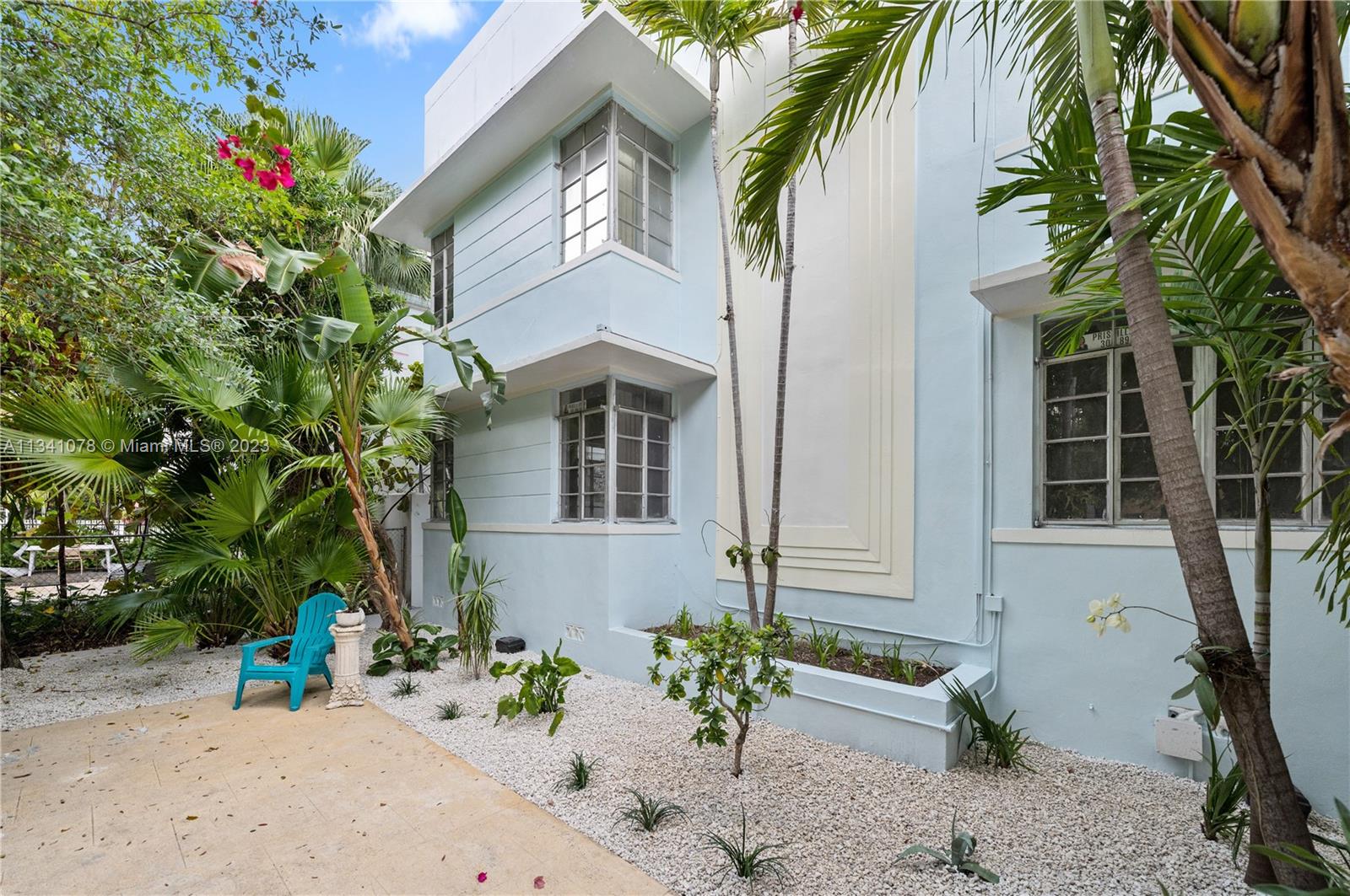 Reduced!
MOTIVATED SELLER !!! INVESTORS ONLY.
Large Corner 1 Bedroom 1 Bathroom unit. Nice tile, remodeled bathroom and kitchen. spacious floor plan with closet space. Large windows throughout. Wall A/C units. Can be easily converted into a two bedroom apartment.
Gated complex. Two Entry doors (front and back)
unit located on first floor but need to go up about 5 steps to enter unit. no minimum down payment required by association. tenant pays $2350/month. lease ends may 14 2024