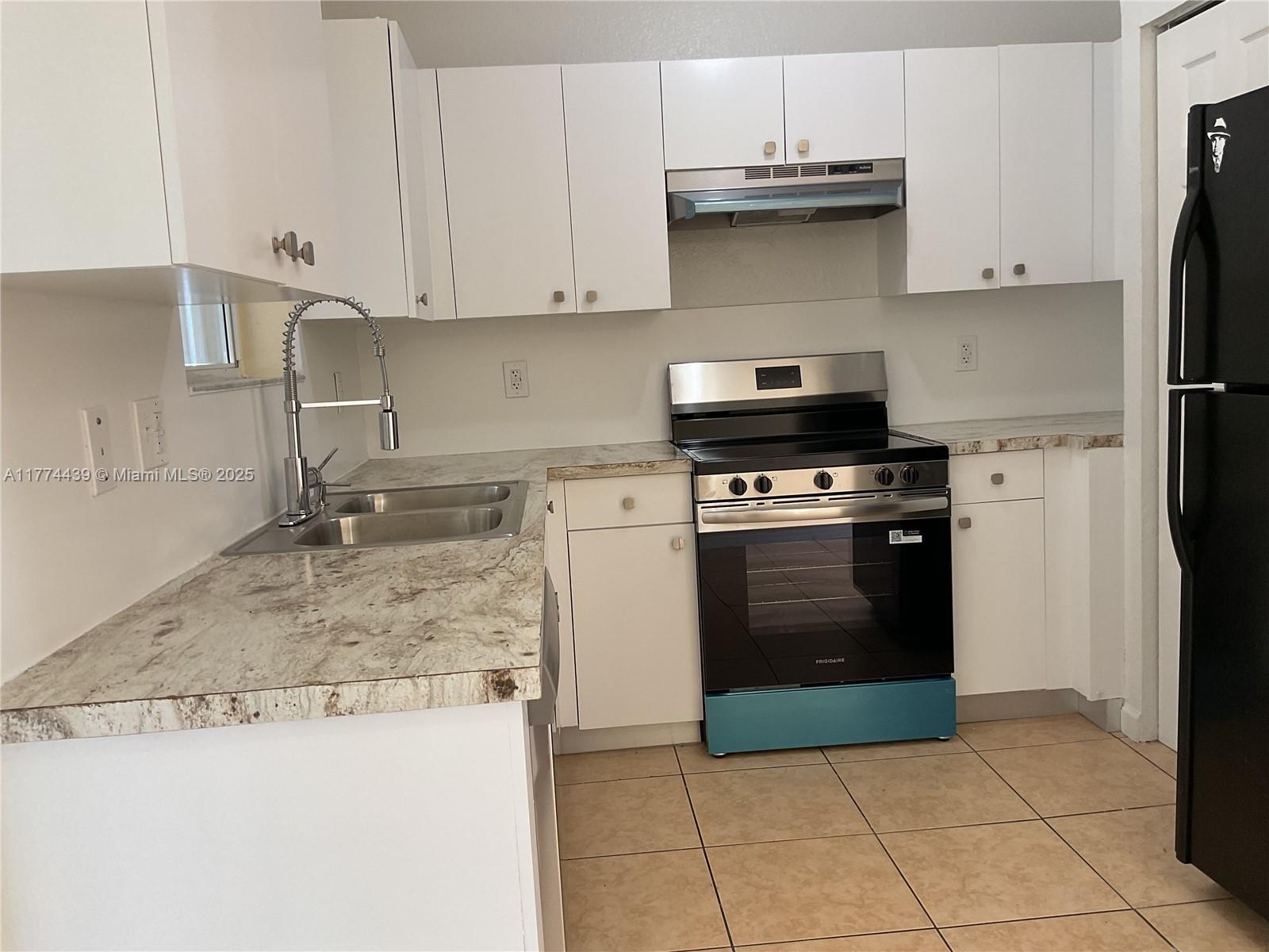 13485 Sw 284th St, Miami, Broward County, Florida - 3 Bedrooms  
2 Bathrooms - 