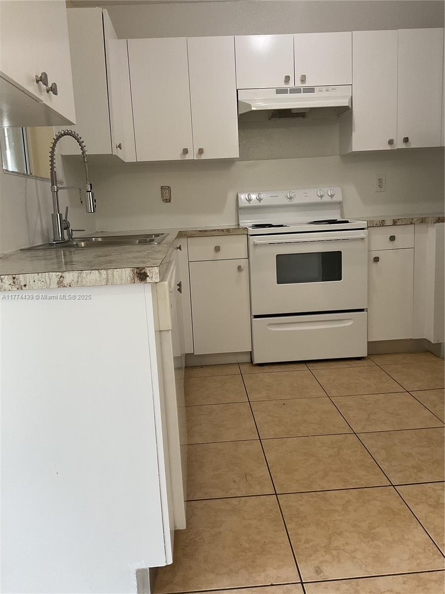 13485 Sw 284th St, Miami, Broward County, Florida - 3 Bedrooms  
2 Bathrooms - 