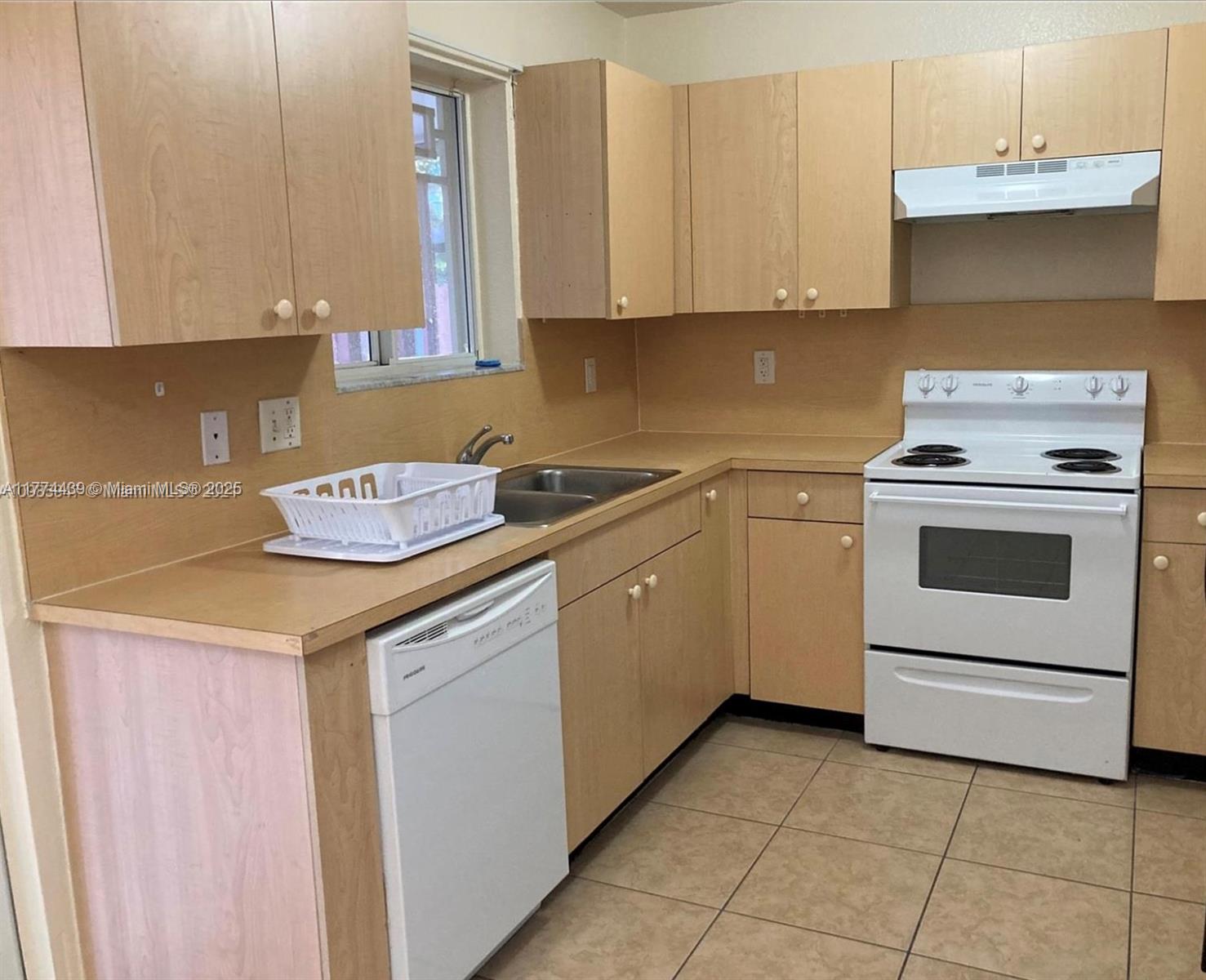 13485 Sw 284th St, Miami, Broward County, Florida - 3 Bedrooms  
2 Bathrooms - 