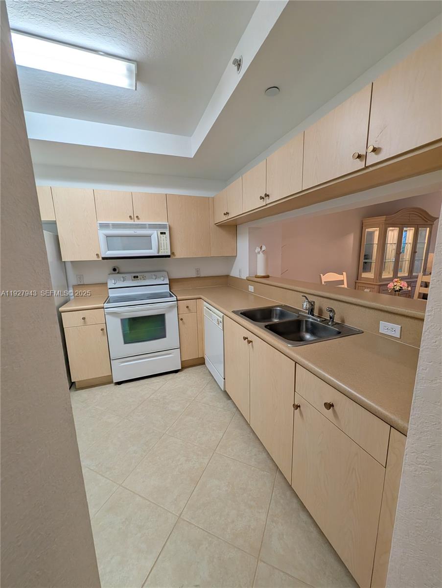 LUCERNE POINTE CONDO C - Residential