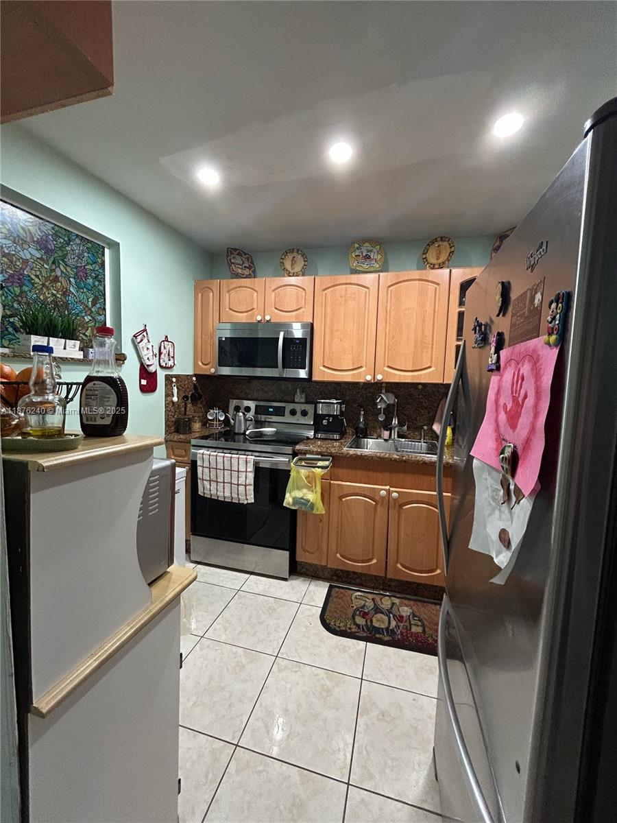 CARIBBEAN GARDENS CONDO - Residential Lease