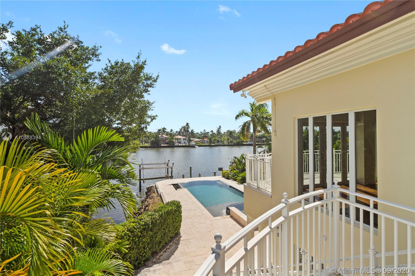 HOLLYWOOD LAKES SEC - Residential