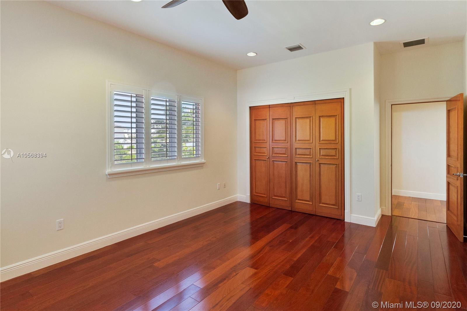 HOLLYWOOD LAKES SEC - Residential