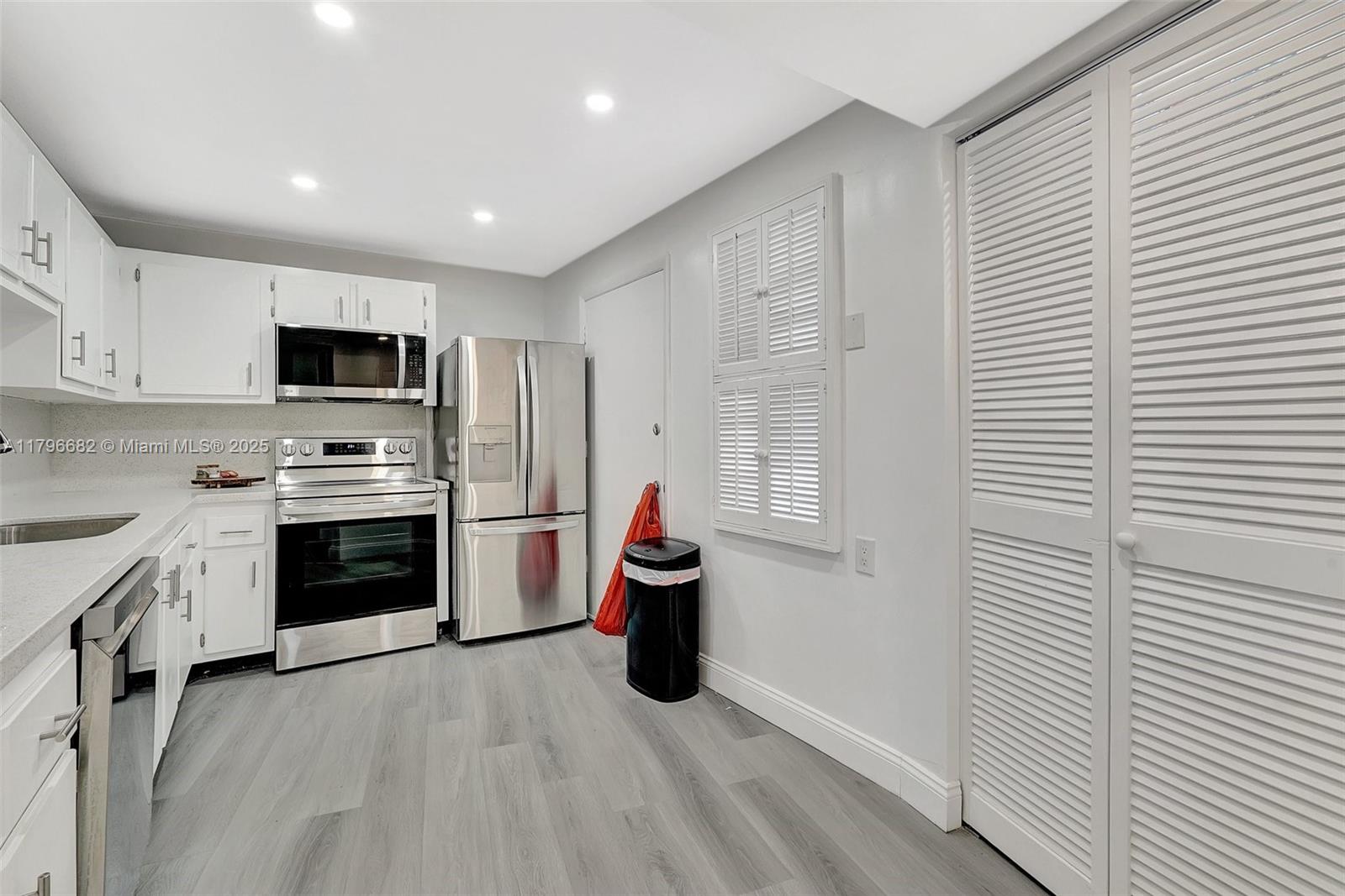 ROLLING GREEN CONDO F - Residential