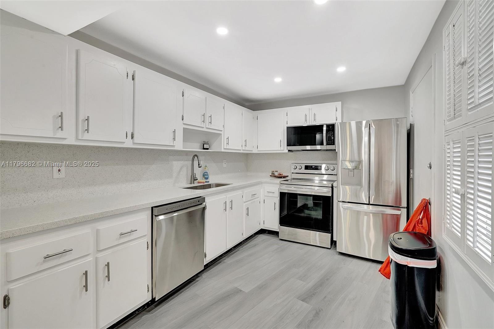 ROLLING GREEN CONDO F - Residential