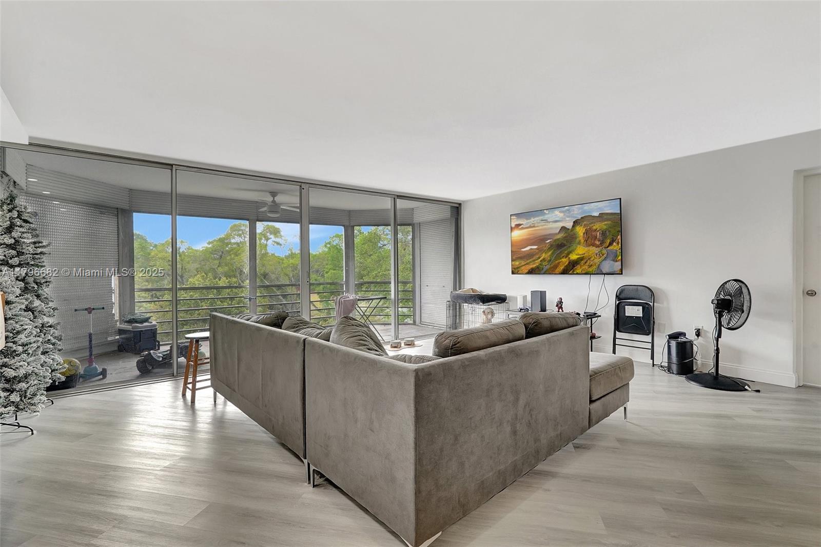 ROLLING GREEN CONDO F - Residential