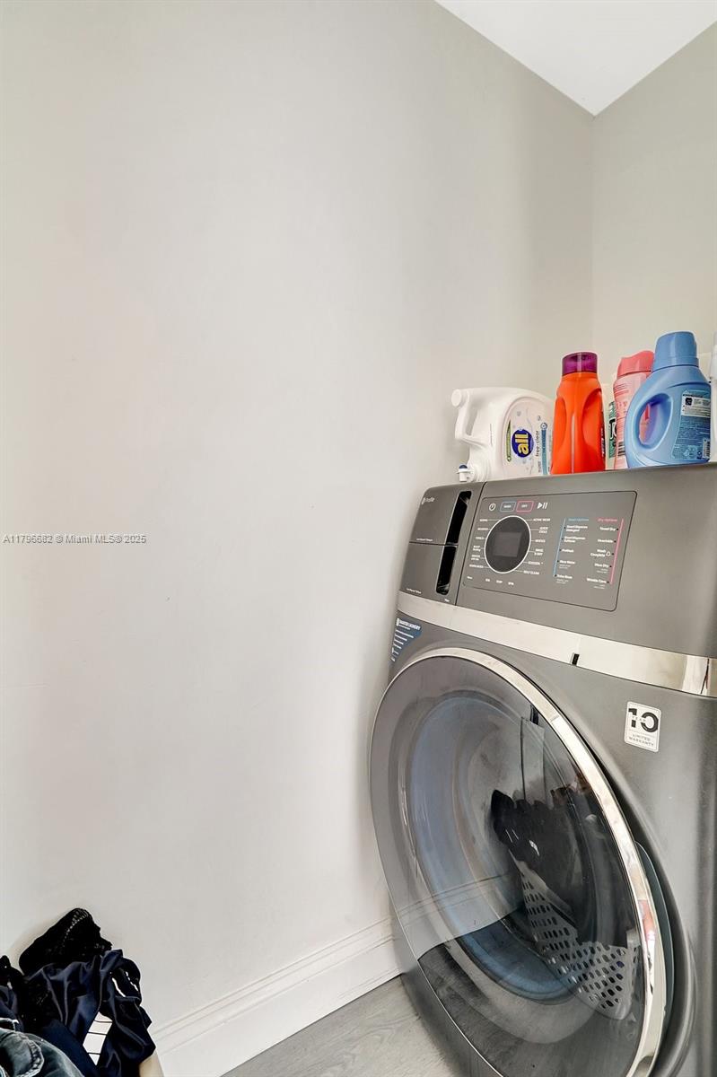 ROLLING GREEN CONDO F - Residential