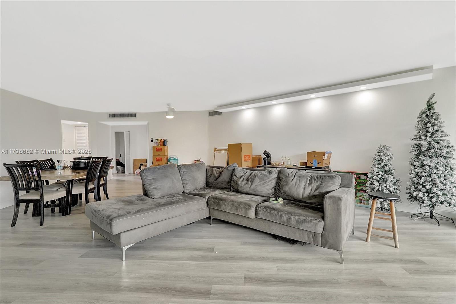 ROLLING GREEN CONDO F - Residential