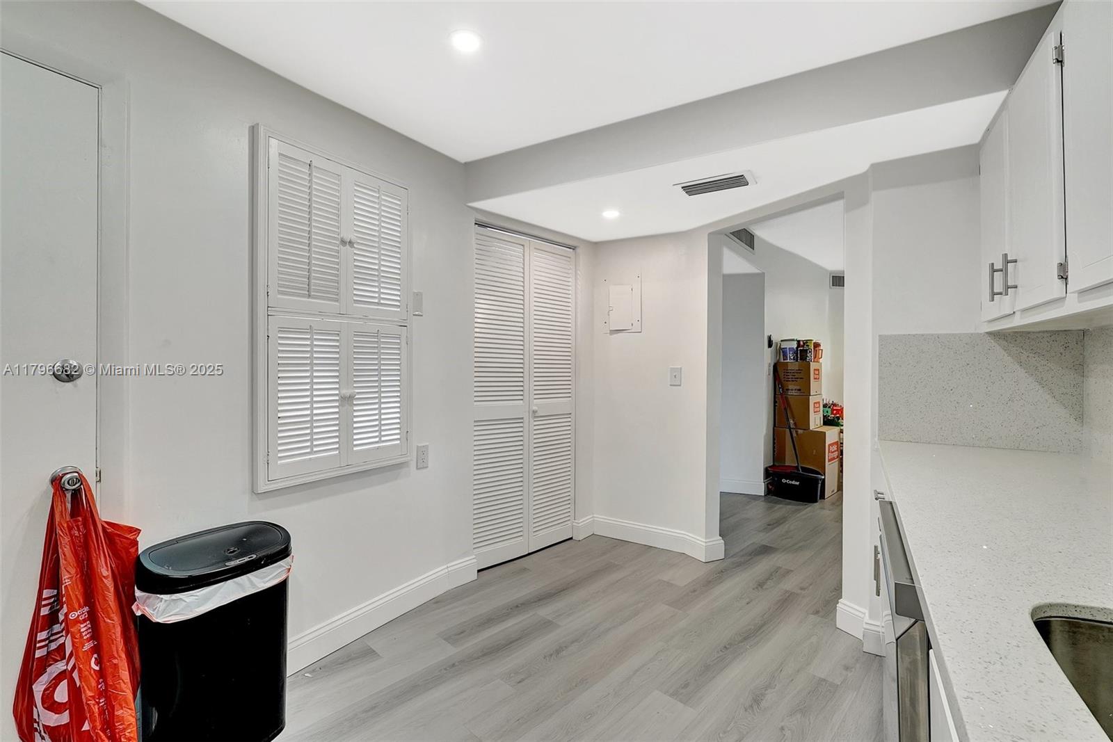 ROLLING GREEN CONDO F - Residential