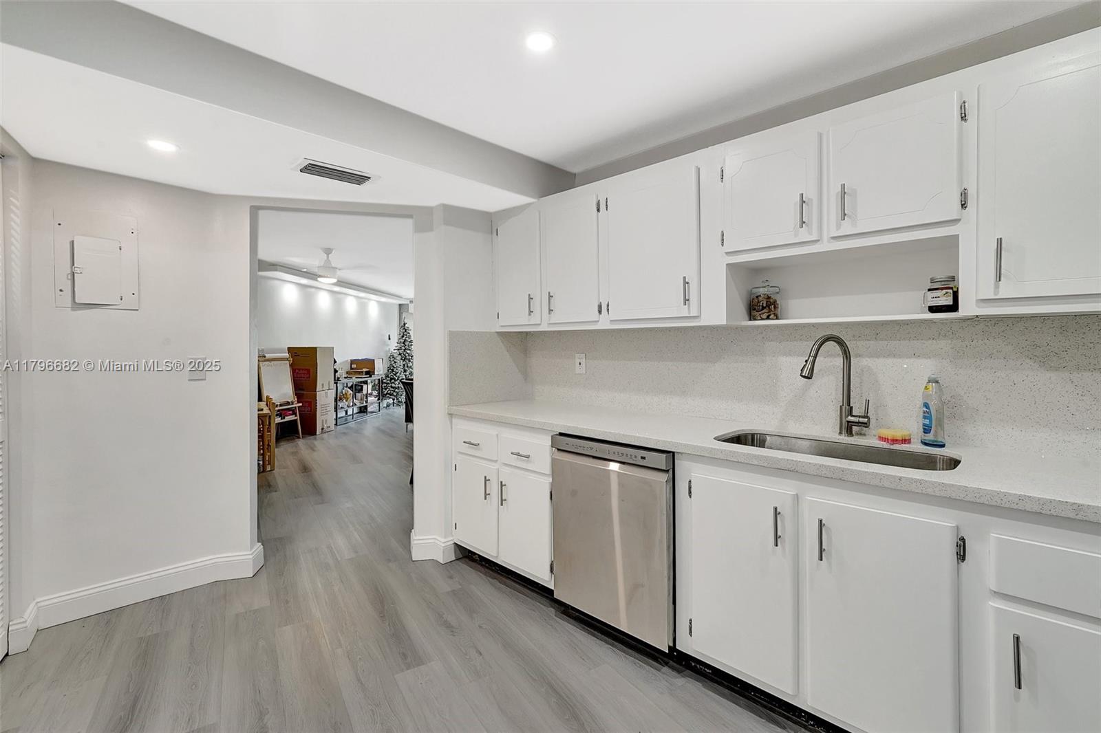 ROLLING GREEN CONDO F - Residential