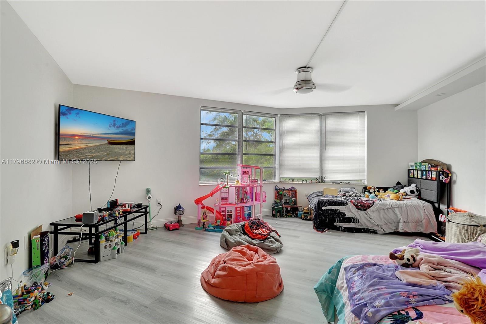 ROLLING GREEN CONDO F - Residential