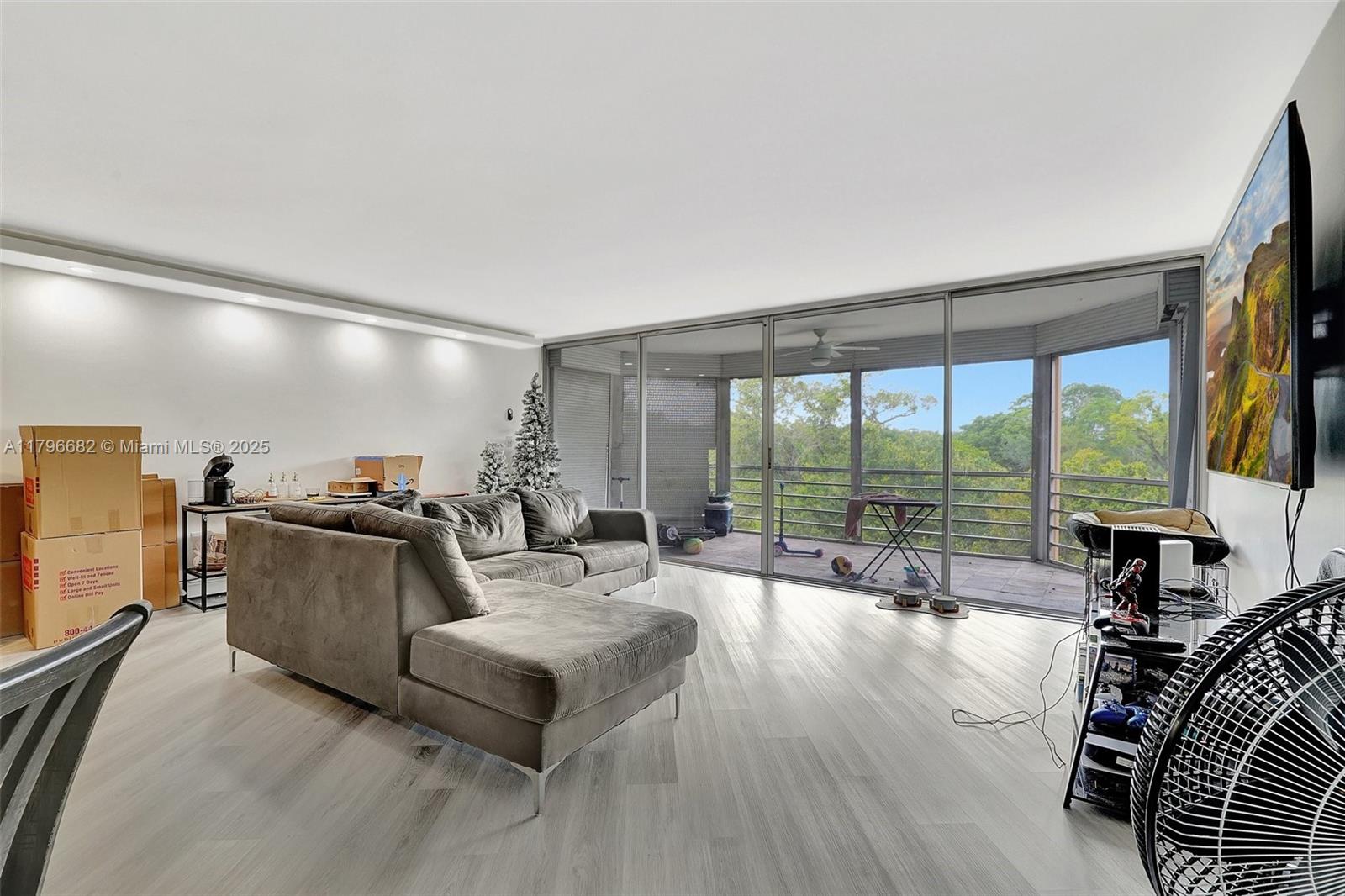 ROLLING GREEN CONDO F - Residential