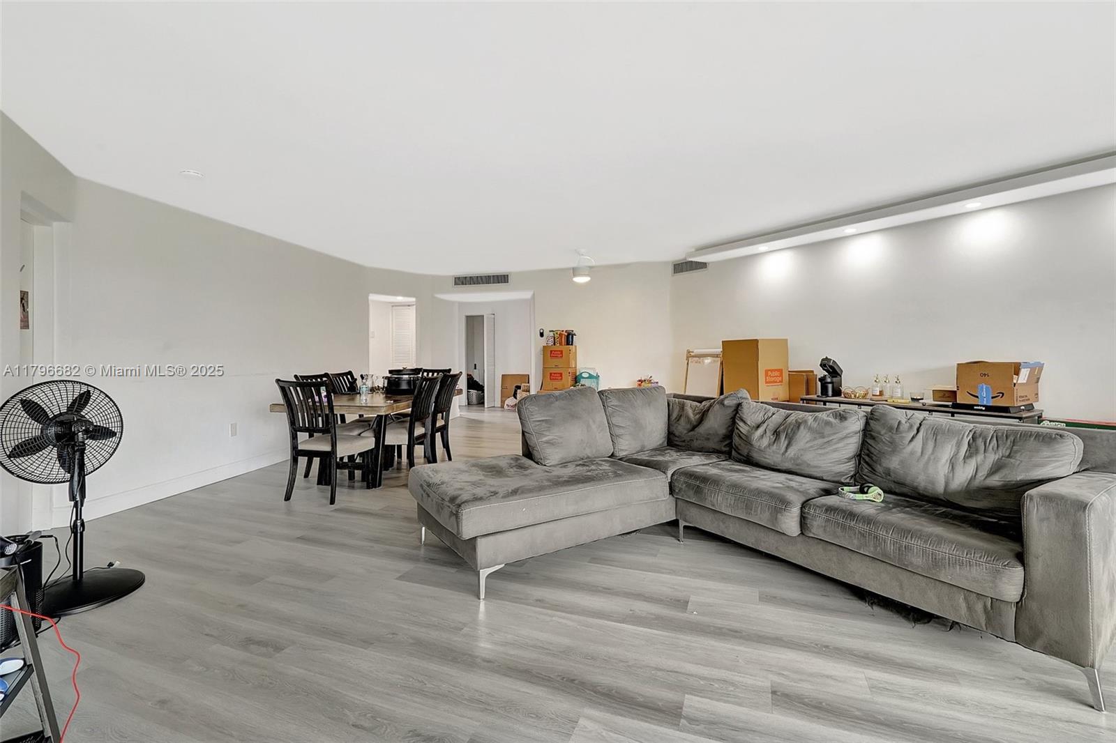 ROLLING GREEN CONDO F - Residential