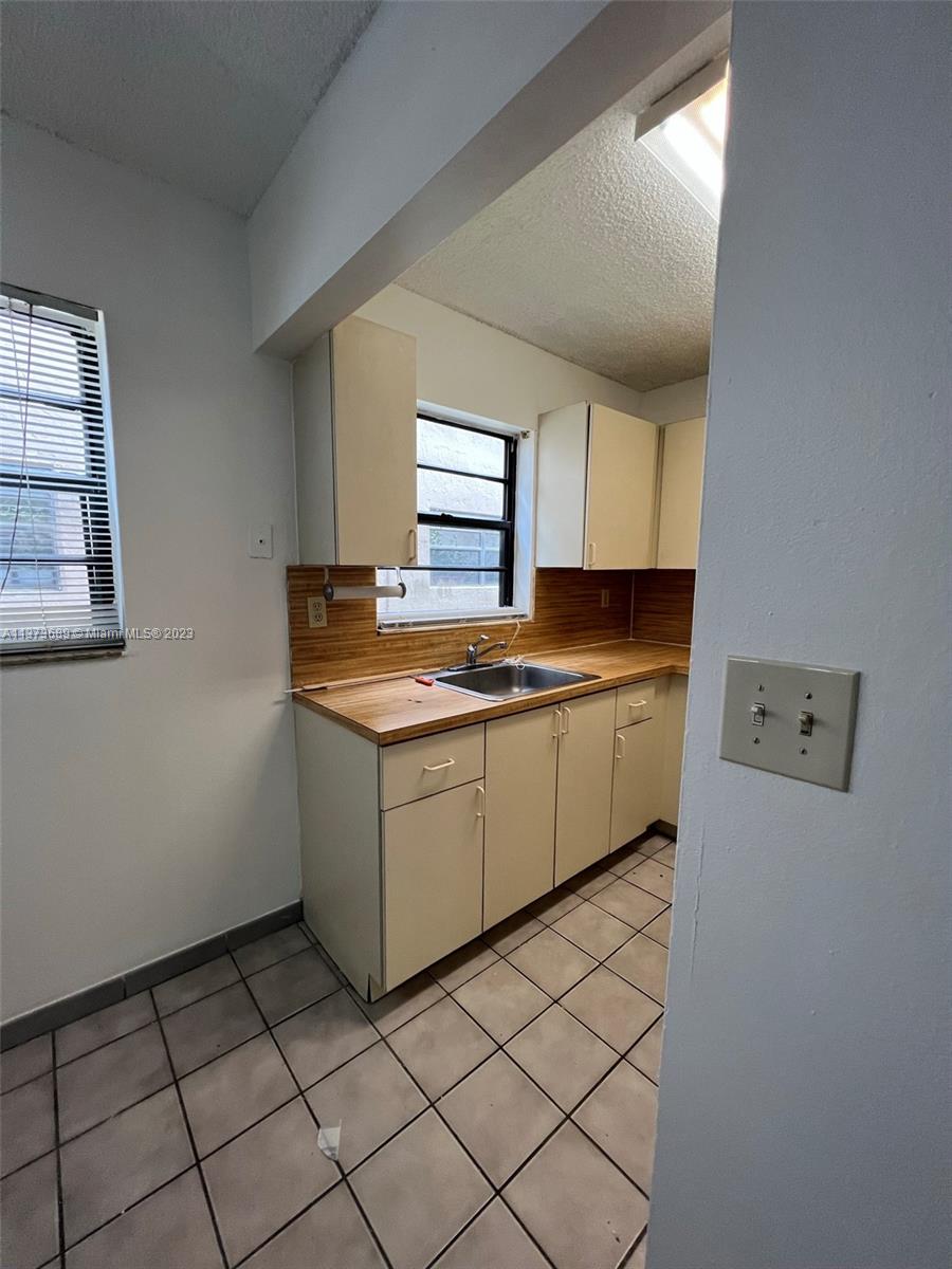 VILLAS DE MARBELLA CONDO - Residential Lease