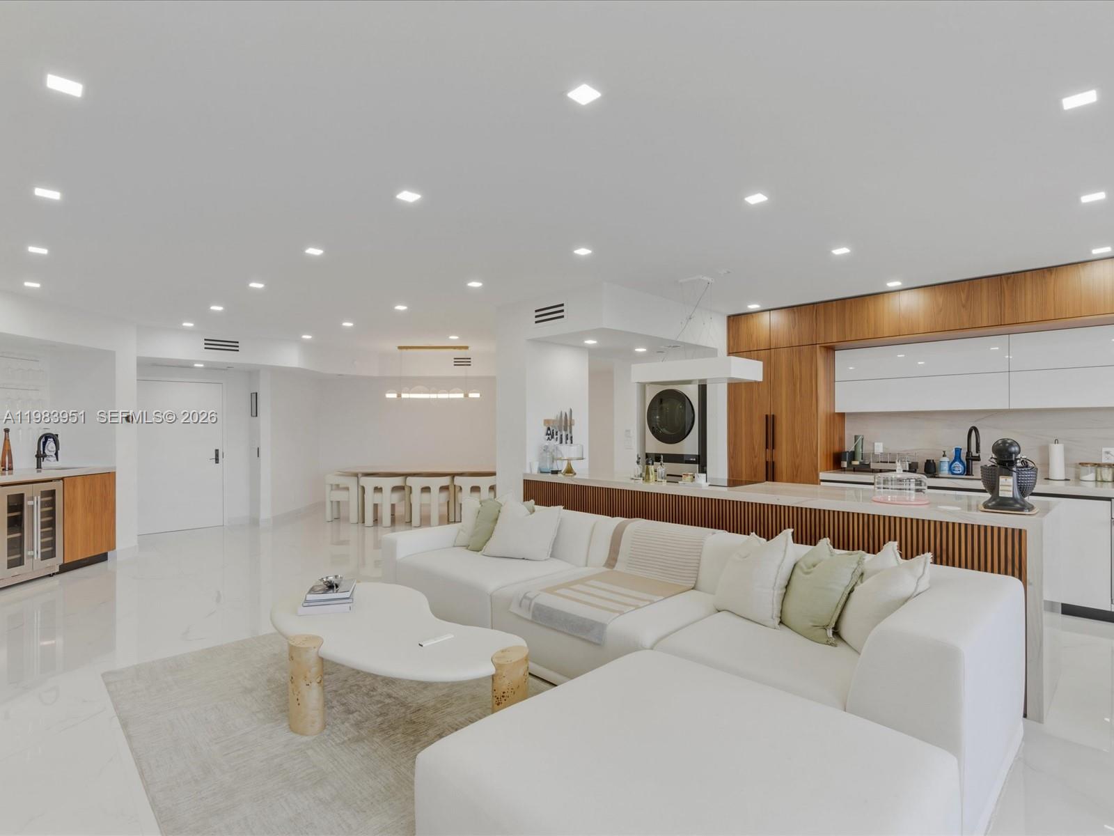 3000 Island Blvd 1501