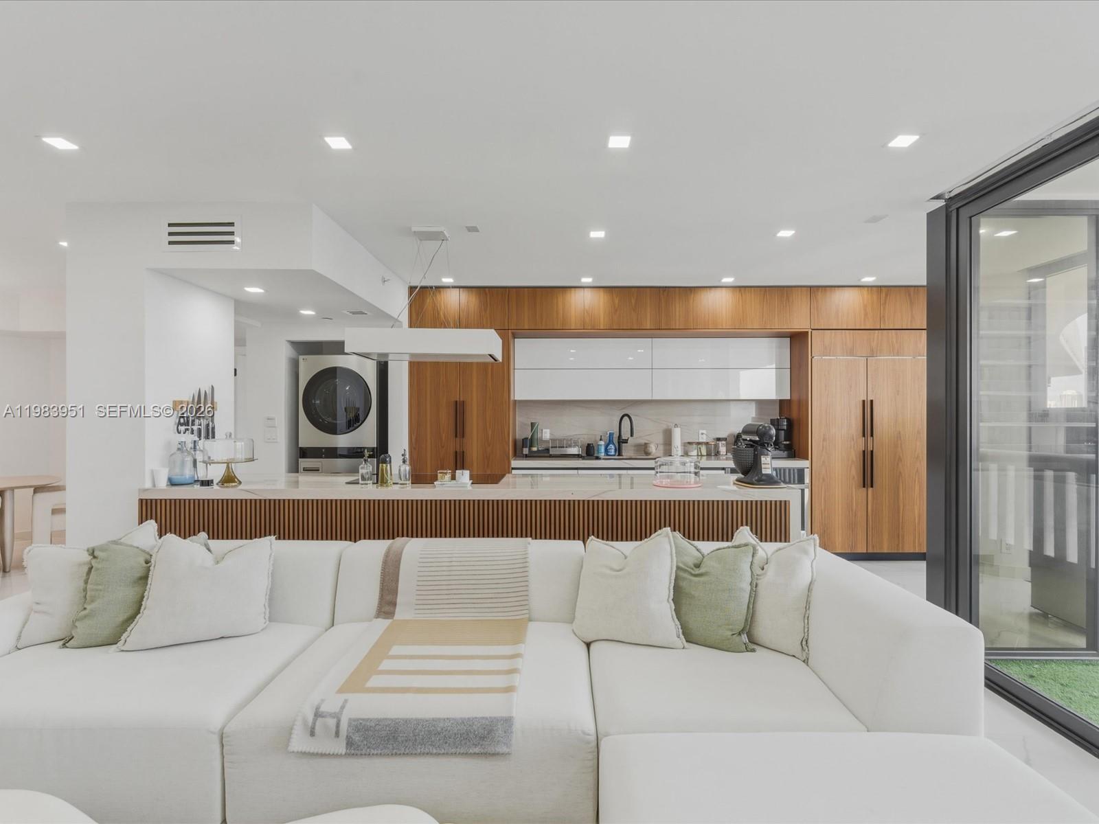 3000 Island Blvd 1501