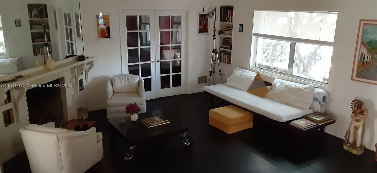 563 W 49th St