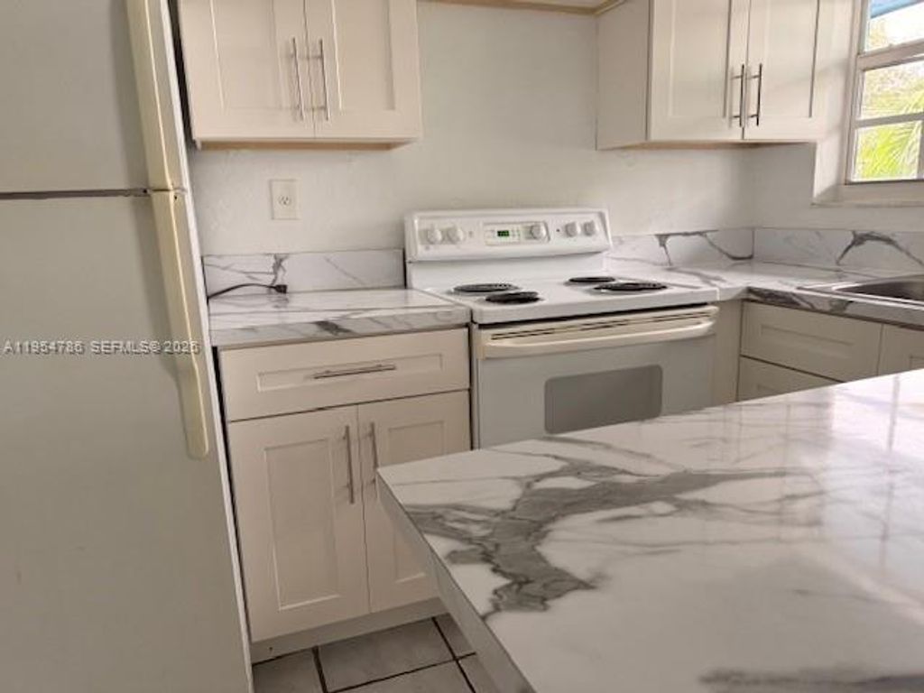 Photo of 123 N 61st Ave #6, Hollywood, FL 33024 (MLS # A11954786)