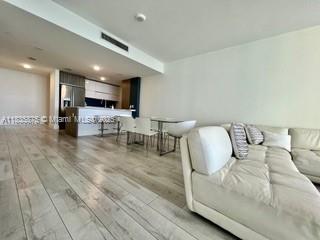 600 NE 27th St 2104