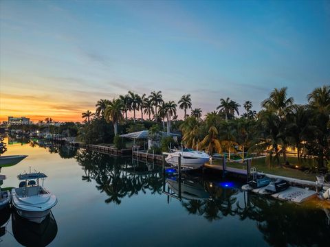 2104 NE 124th St North Miami FL 33181