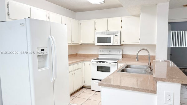 9491 PALM CIR S APT 103, PEMBROKE PINES, FL 33025 - Image bb1be3faebbfafe607f2d244c86acbc7/1717368600