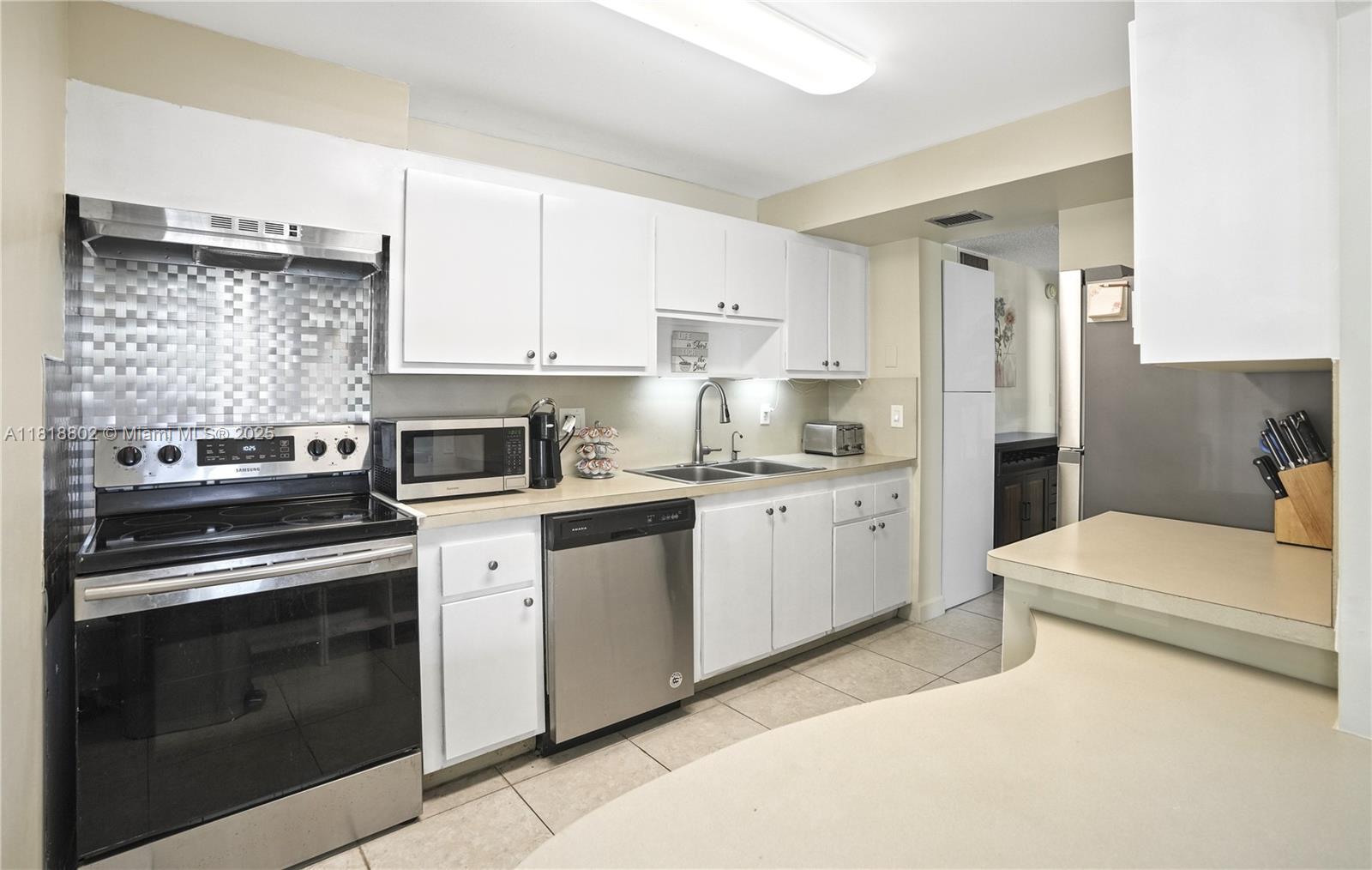 RIVER REACH CONDOMINIUM V - Residential