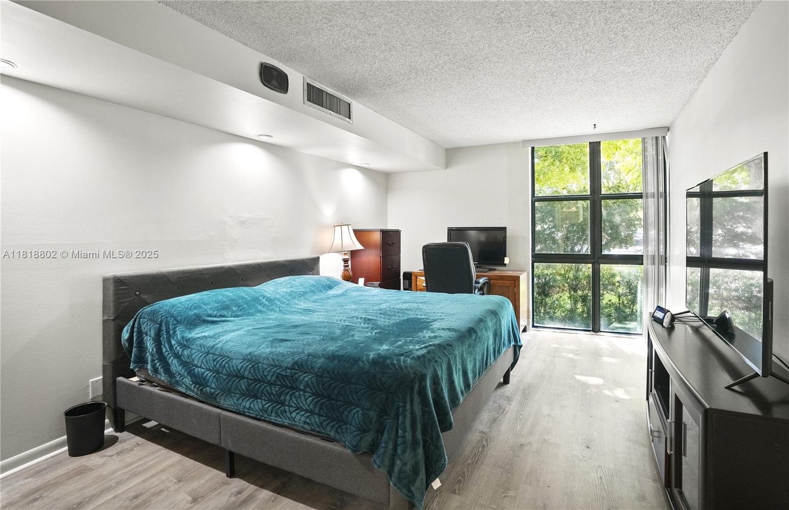 RIVER REACH CONDOMINIUM V - Residential