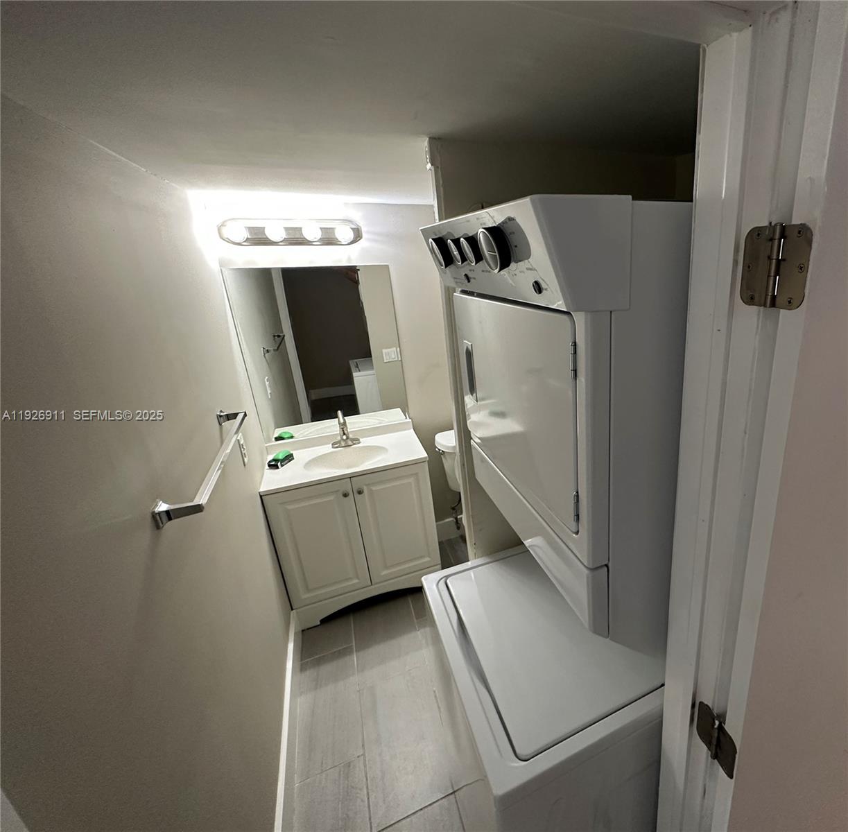 LAGUNA CLUB EAST CONDO - Residential Lease