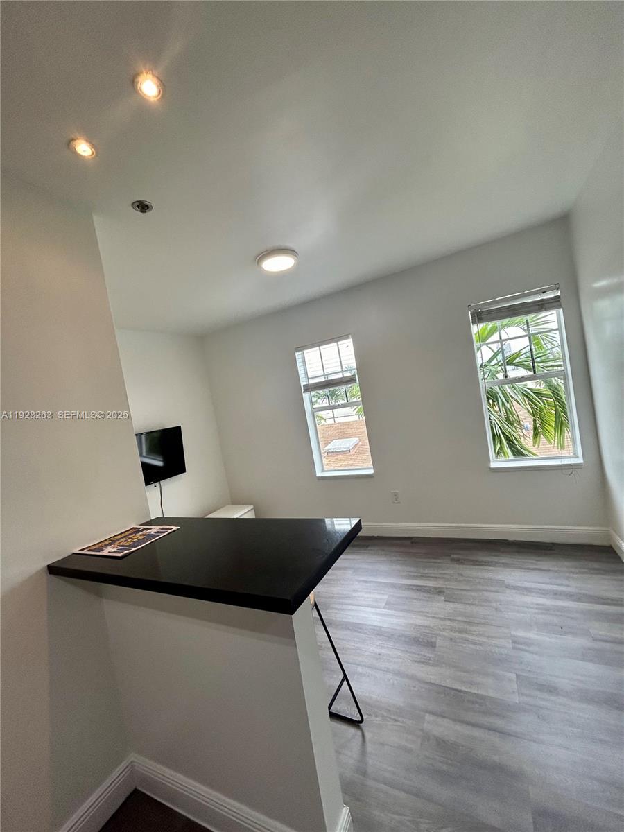 DORANN CONDO - Residential