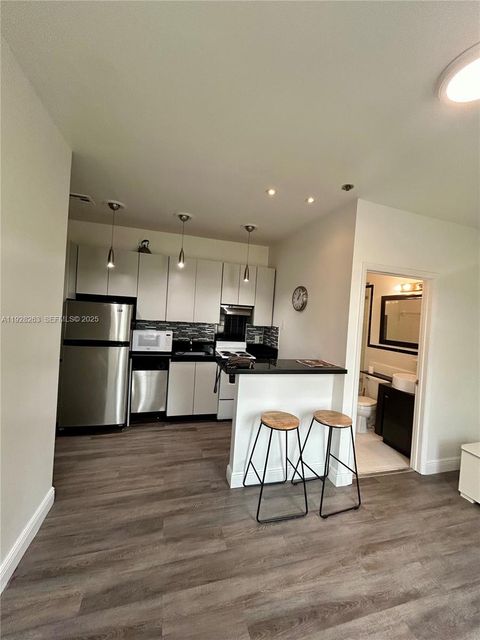 1244 Pennsylvania Ave 305 Miami Beach FL 33139