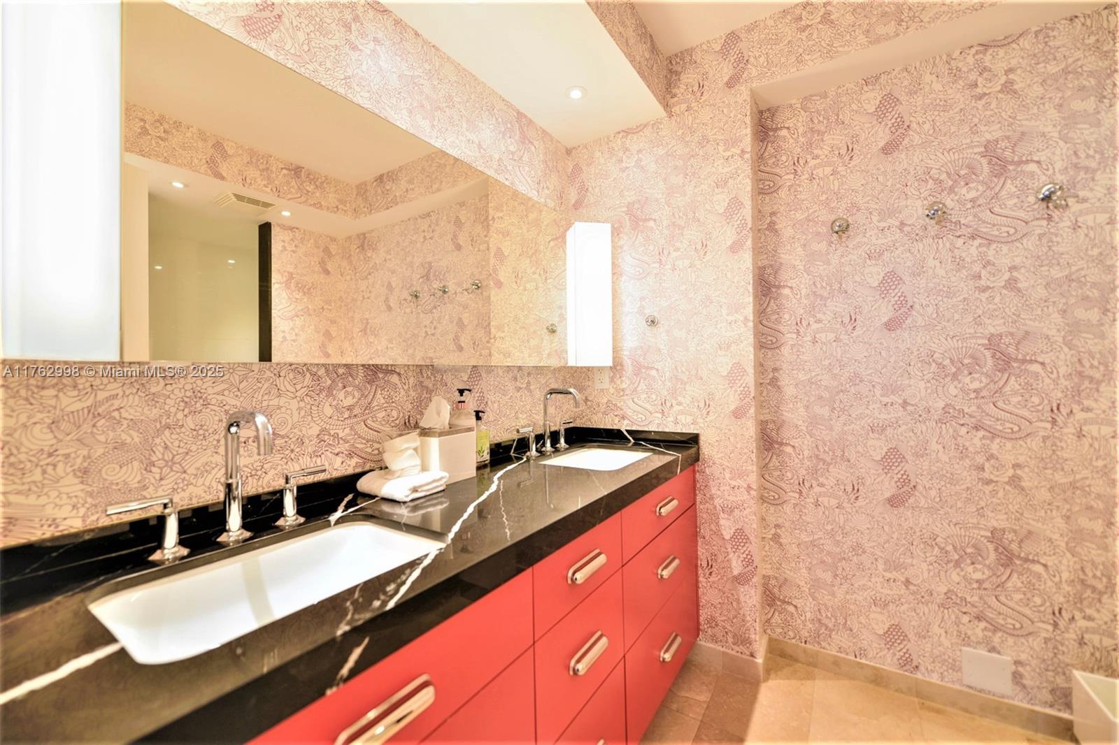 HARBOUR HOUSE - Residential