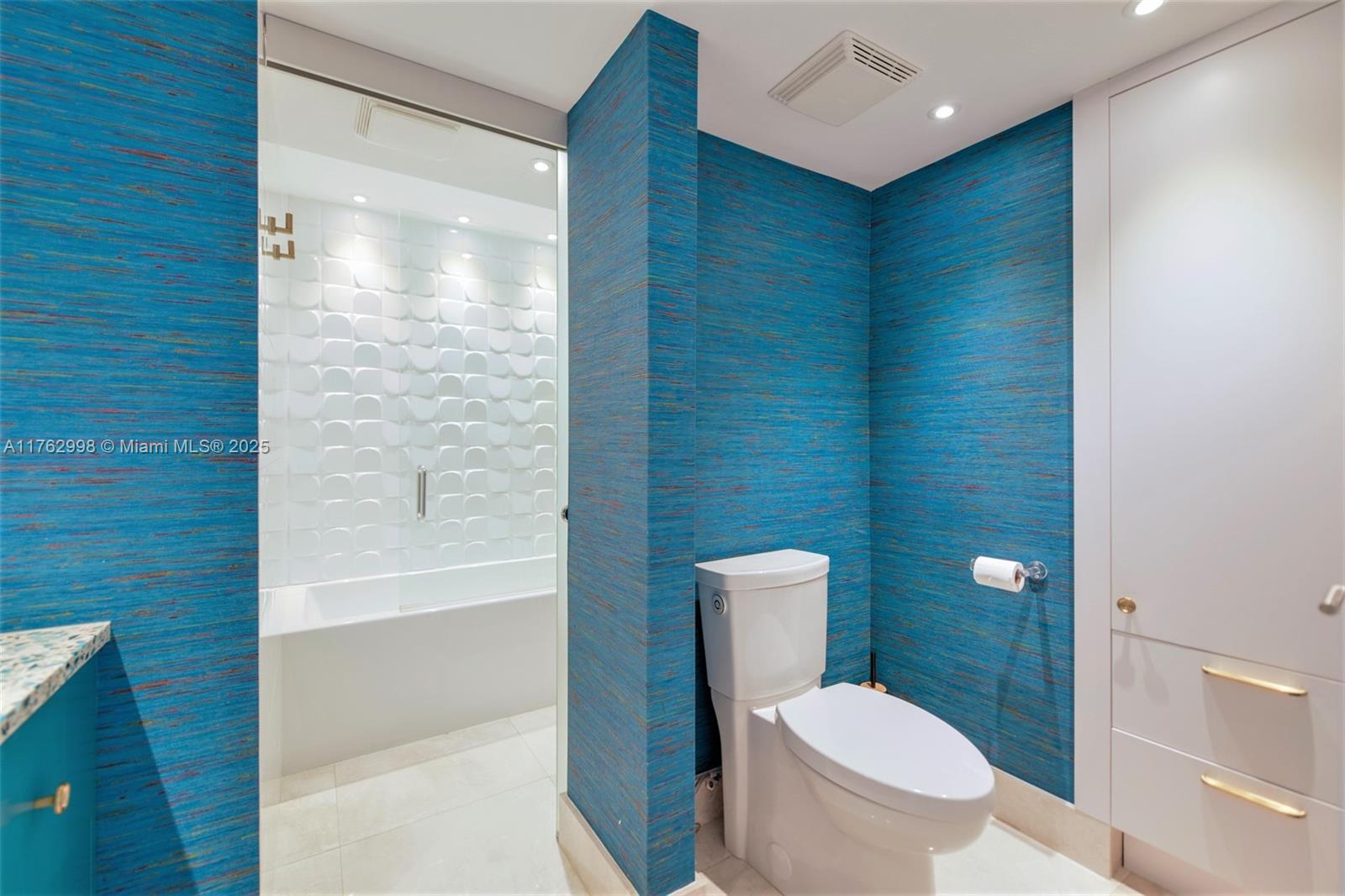 HARBOUR HOUSE - Residential