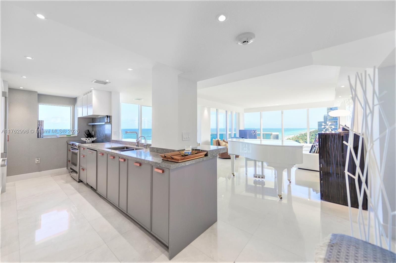 HARBOUR HOUSE - Residential
