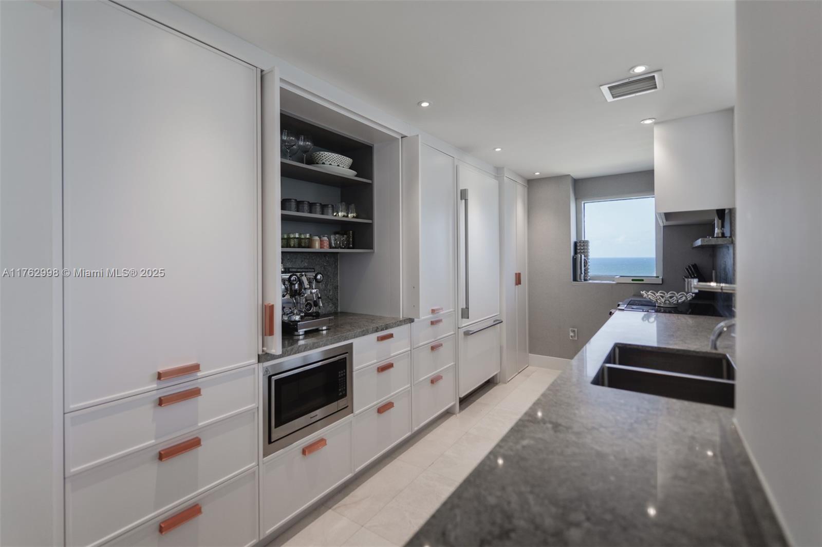 HARBOUR HOUSE - Residential