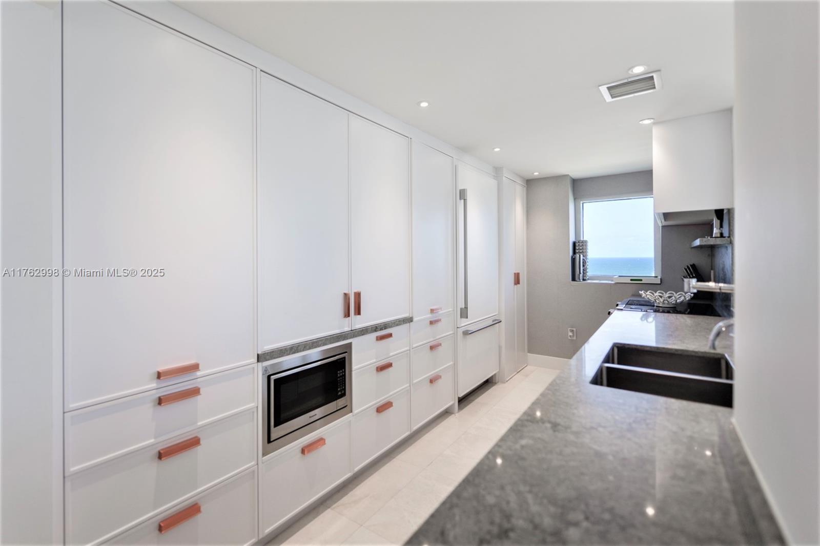 HARBOUR HOUSE - Residential