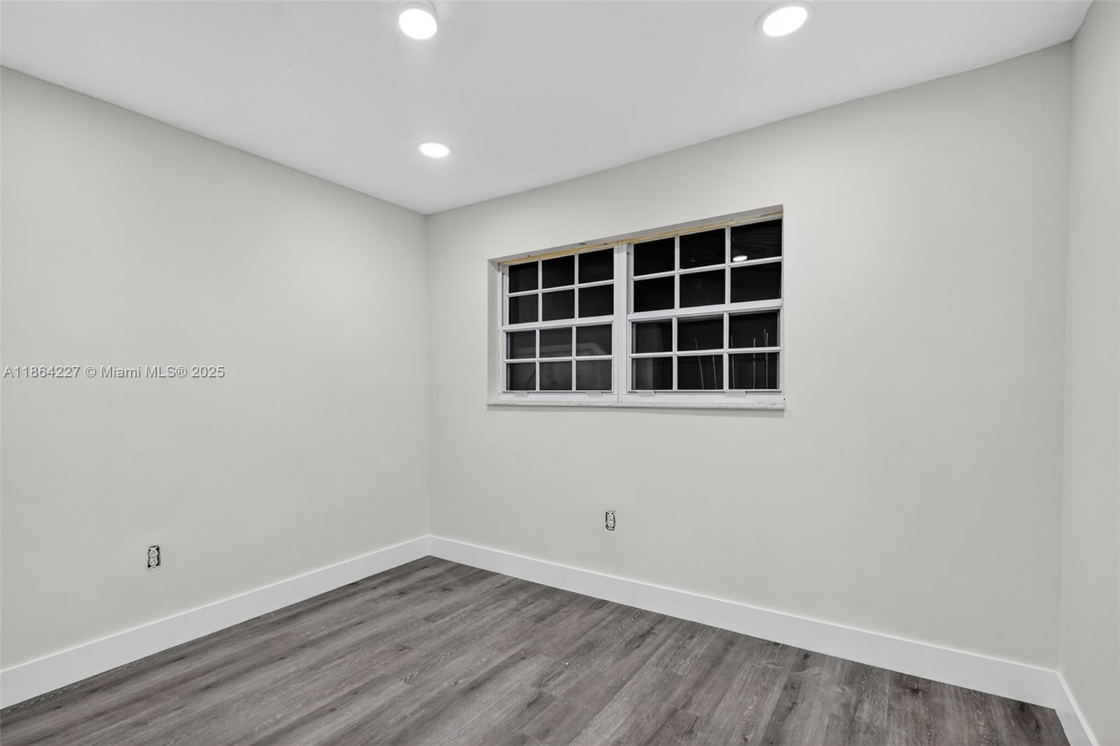 2ND COURT VILLAS CONDO - Residential