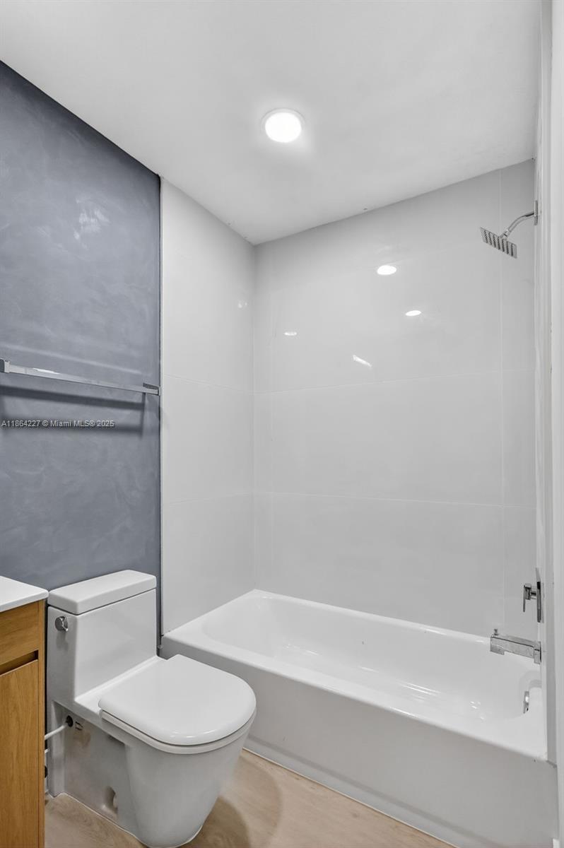 2ND COURT VILLAS CONDO - Residential