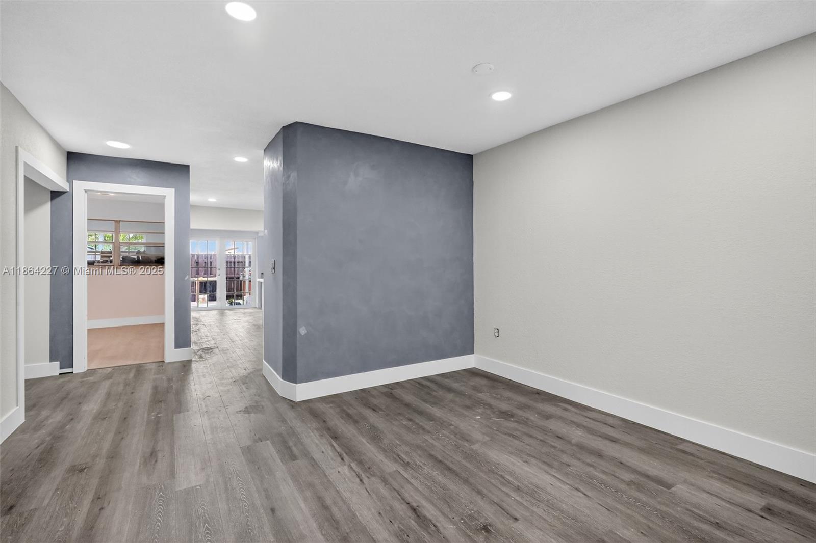 2ND COURT VILLAS CONDO - Residential