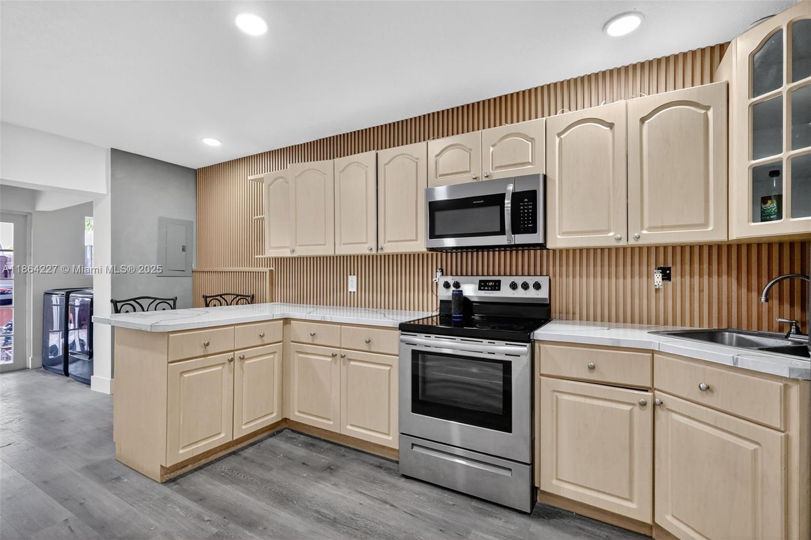 2ND COURT VILLAS CONDO - Residential