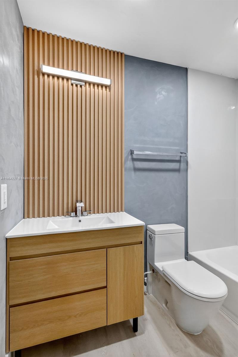 2ND COURT VILLAS CONDO - Residential