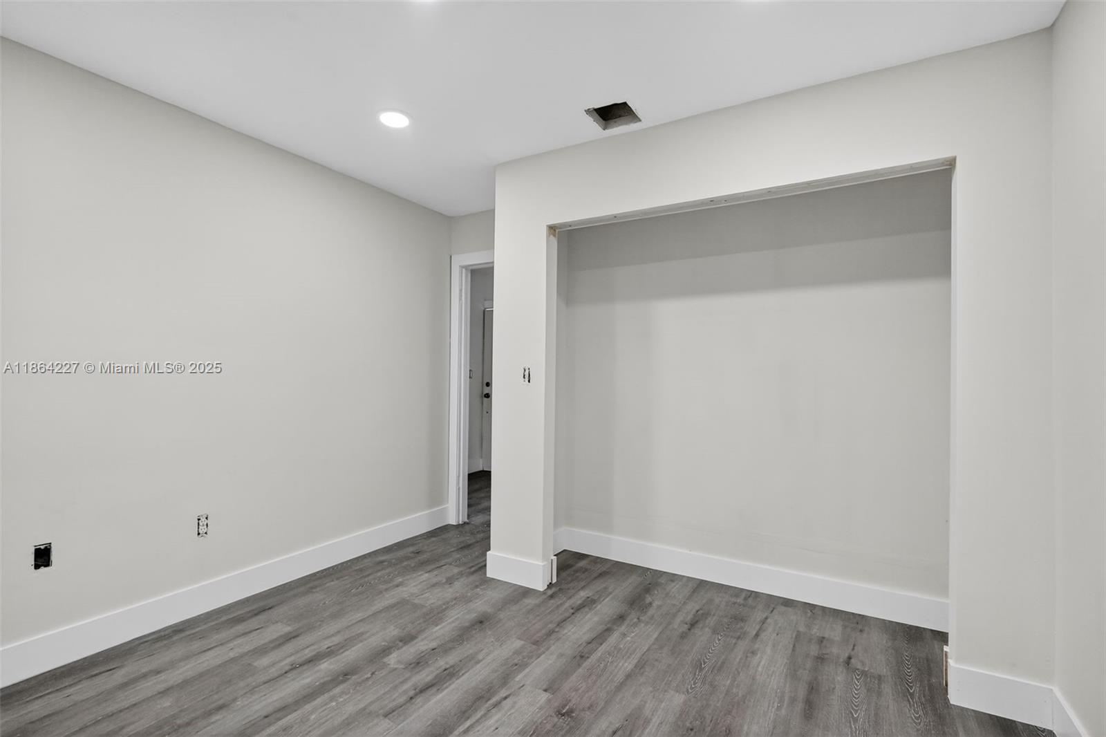 2ND COURT VILLAS CONDO - Residential