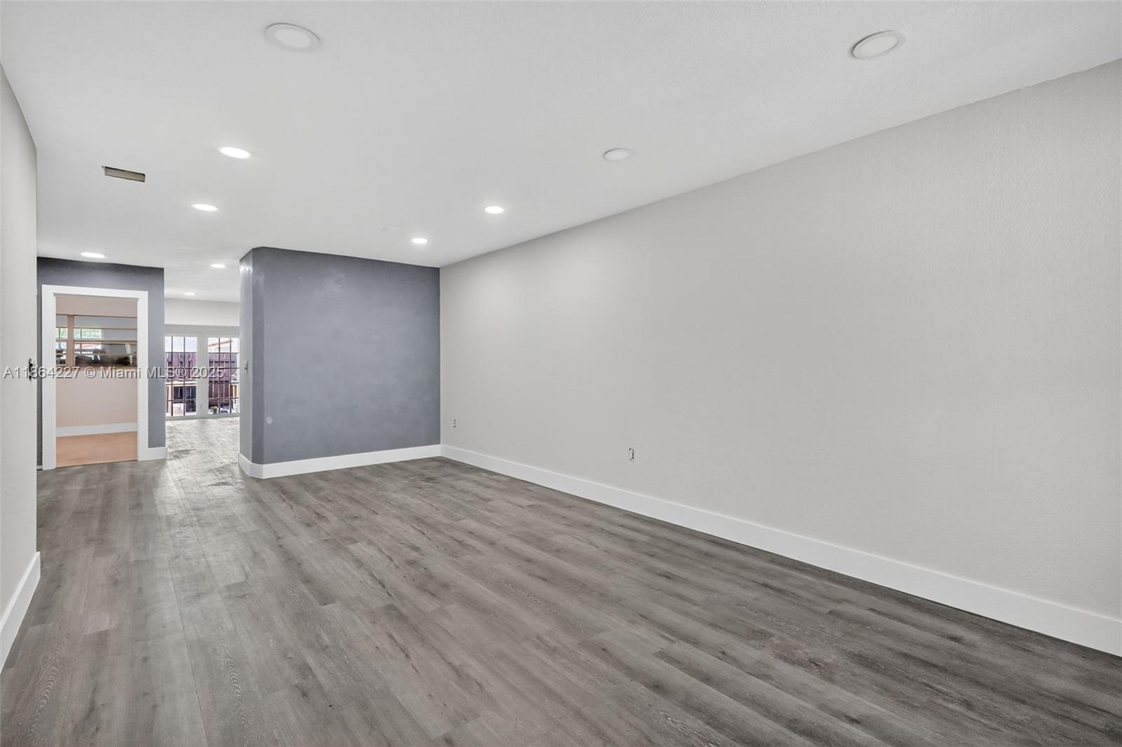 2ND COURT VILLAS CONDO - Residential