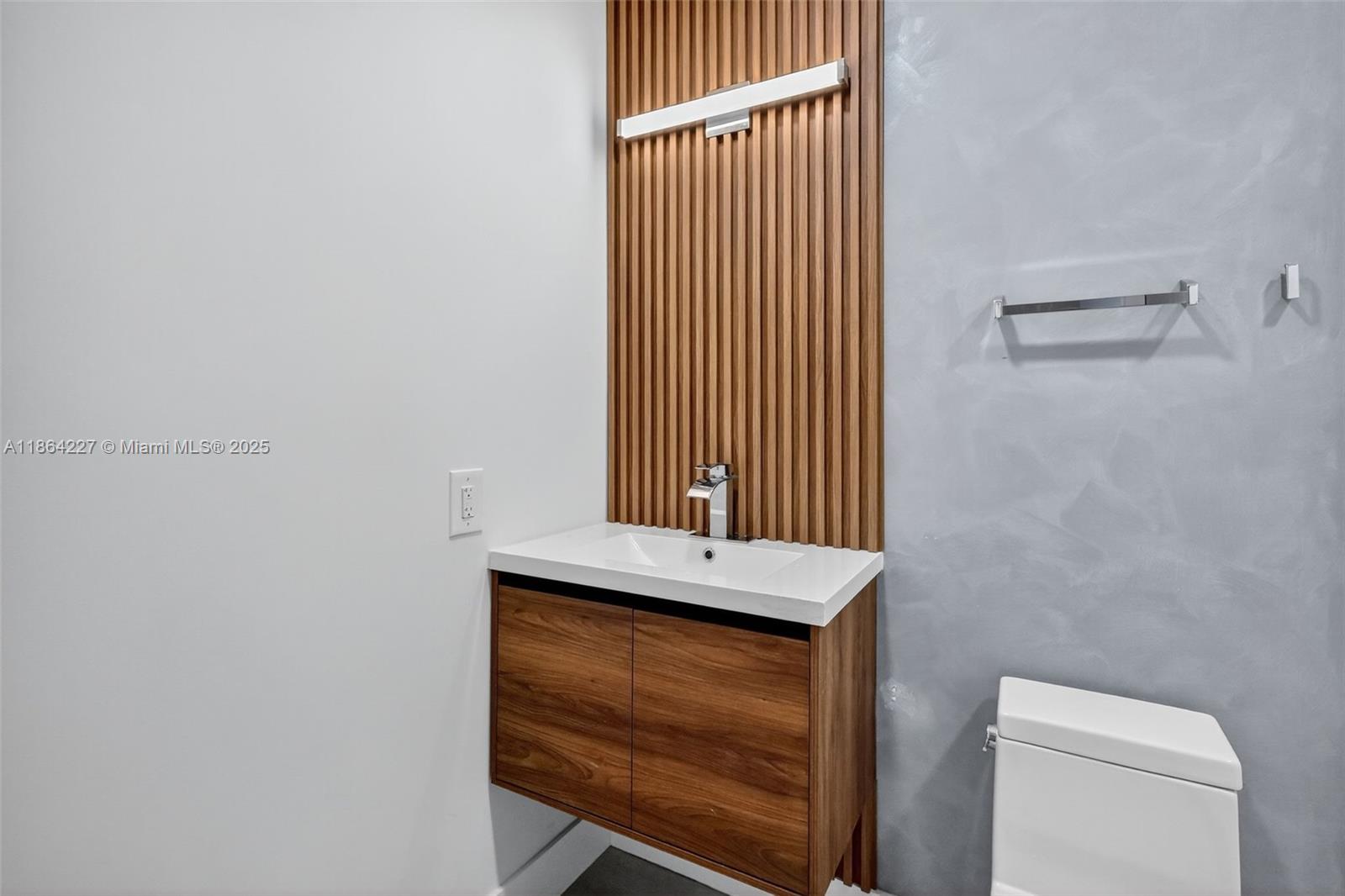 2ND COURT VILLAS CONDO - Residential